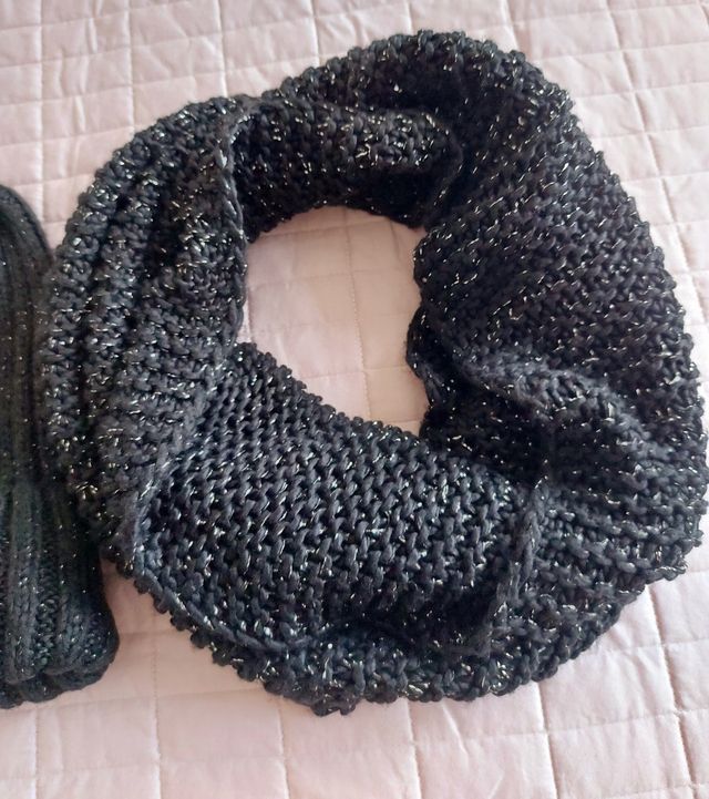 scaldacollo + cappellino nero con filo d'argento