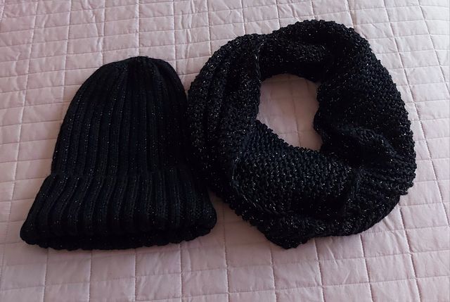 scaldacollo + cappellino nero con filo d'argento