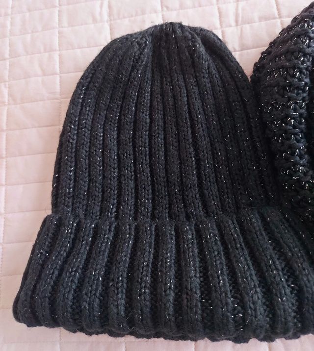 scaldacollo + cappellino nero con filo d'argento