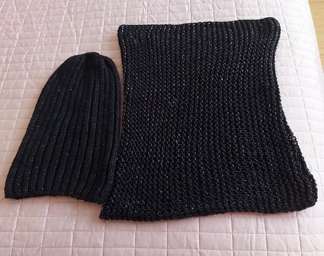 scaldacollo + cappellino nero con filo d'argento