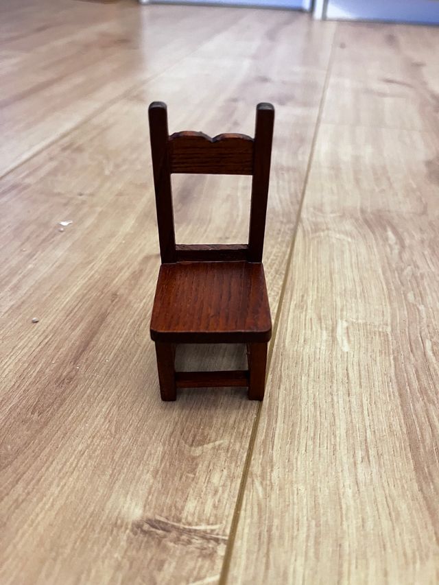 Silla casa de muñecas