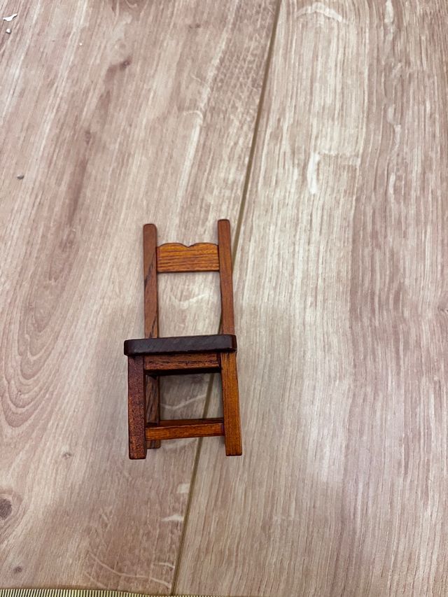 Silla casa de muñecas