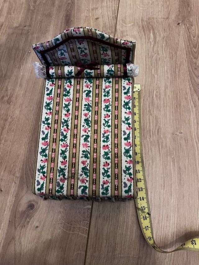 Cama casa de muñecas