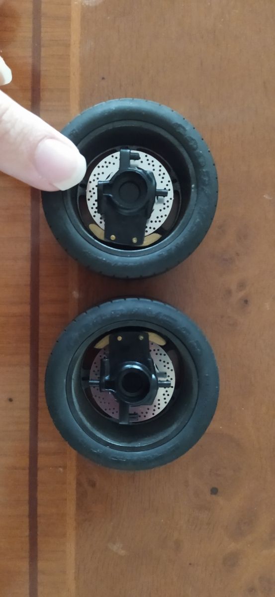 McLaren F1 escala 1:12 Paul's Model Art