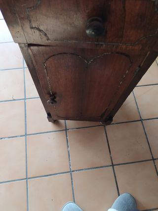 Antigua mesita de noche