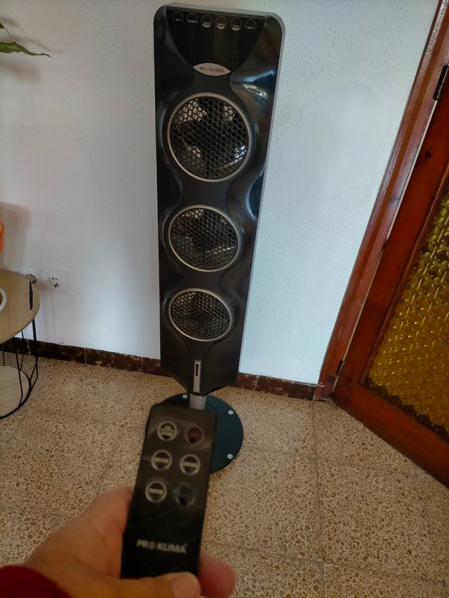 Ventilador  giratorio con mando