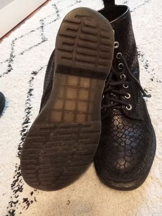 Dr. Martens negras. Número 39, UK6