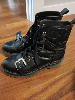 Botines negros con hebilla