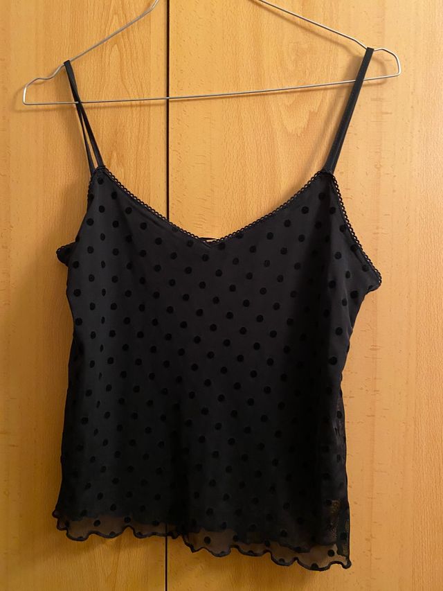 Top negro de tul con lunares de terciopelo