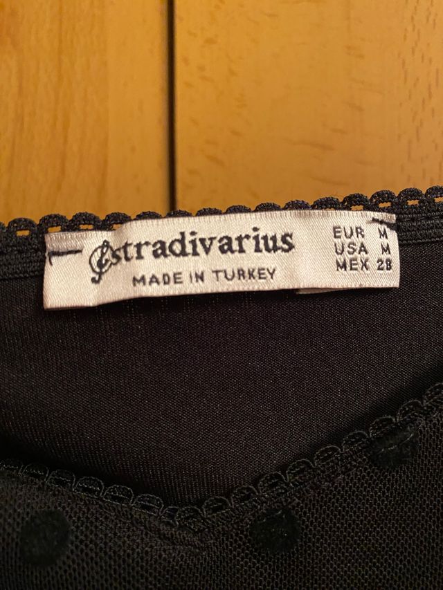 Top negro de tul con lunares de terciopelo