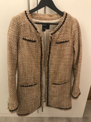 Abrigo estilo Chanel