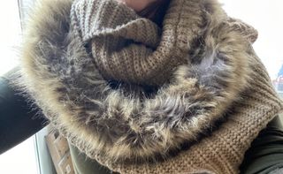 Bufanda canela con pelo