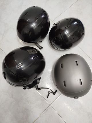 CASCO ESQUÍ WEDZE DOS PARA NIÑOS Y OTRO DE ADULTO.