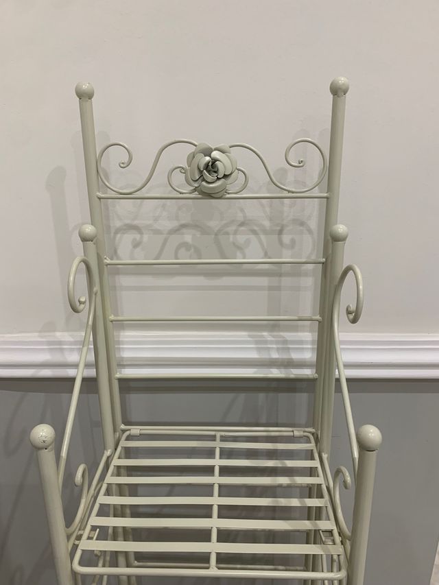 Estantería estilo romántico