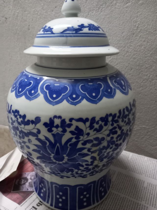 JARRON PORCELANA AZUL Y BLANCO