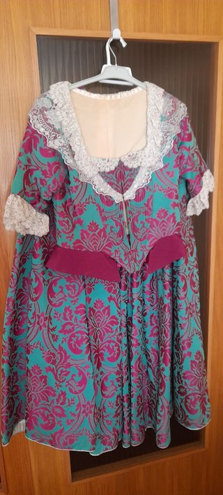 Traje fallera adulta, con manteletas y cancan.