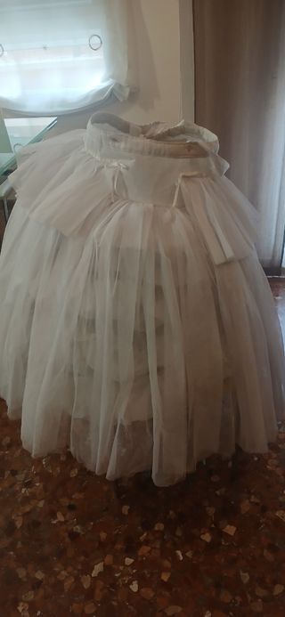 Traje fallera adulta, con manteletas y cancan.