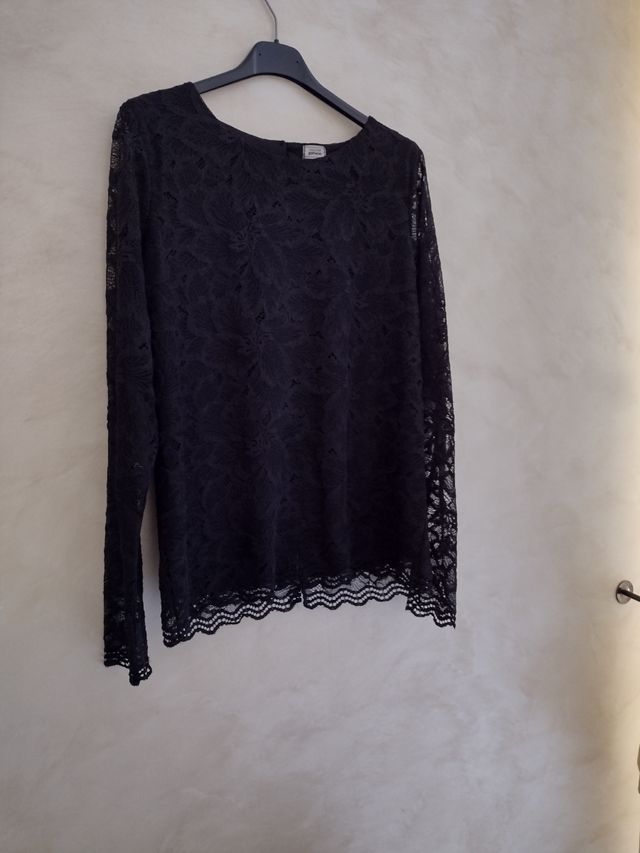 blusa nera in merletto