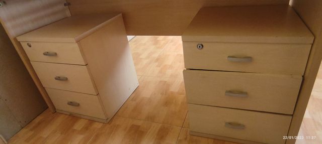 academia escuela material pupitres sillas cajonera