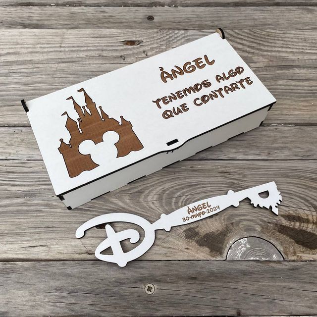 Llave invitación Disney con caja blanca