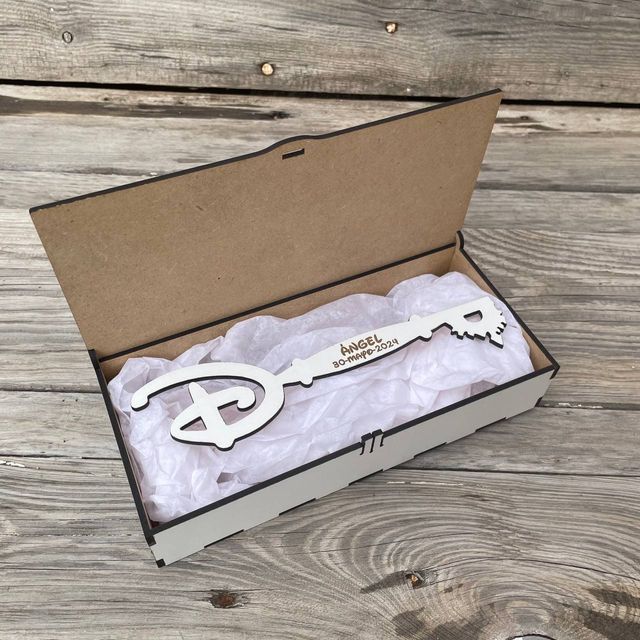 Llave invitación Disney con caja blanca