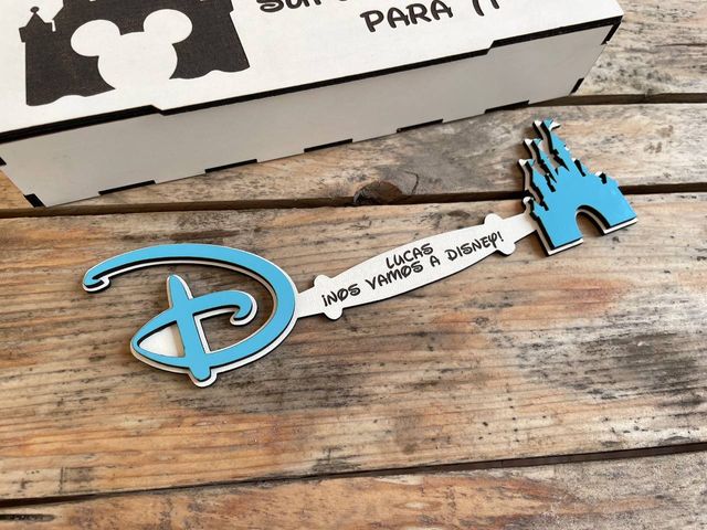 Llave invitación Disney con caja blanca