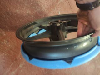 rueda llanta delantera Triumph street triple 2008