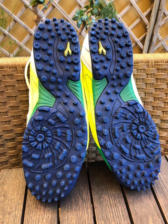 Zapatillas DIADORA suela de goma multitacos