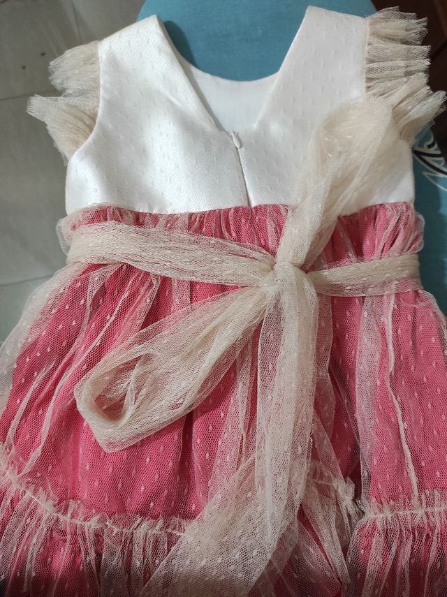 Vestido coral y crudo de tull Laormiga