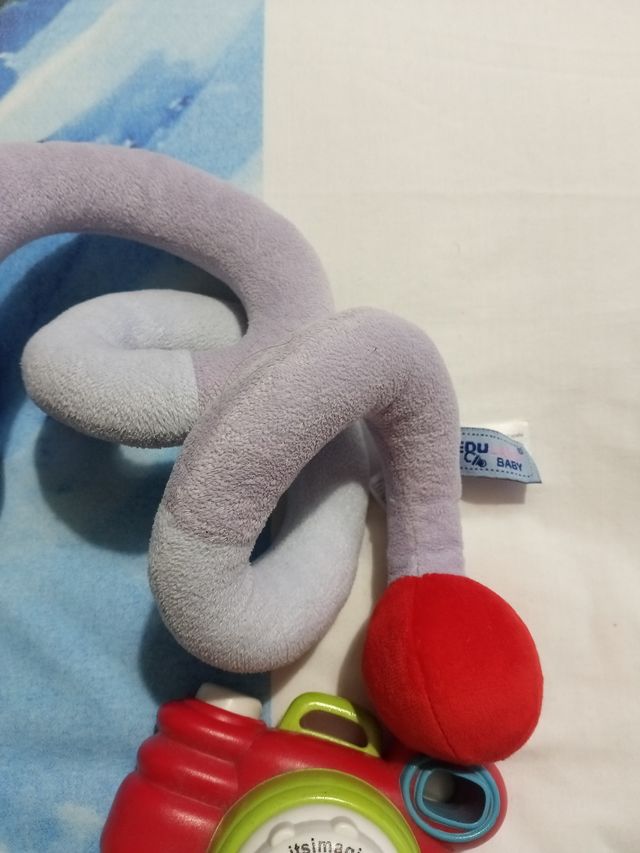 Lote jueguetes para bebé. Cámara y decoración cuna