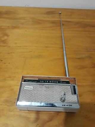 radio marca Sanyo vintage
