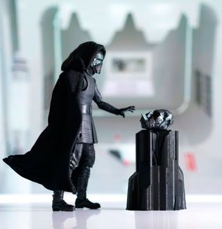 Star Wars 3.75". Stand casco Darth Vader.
