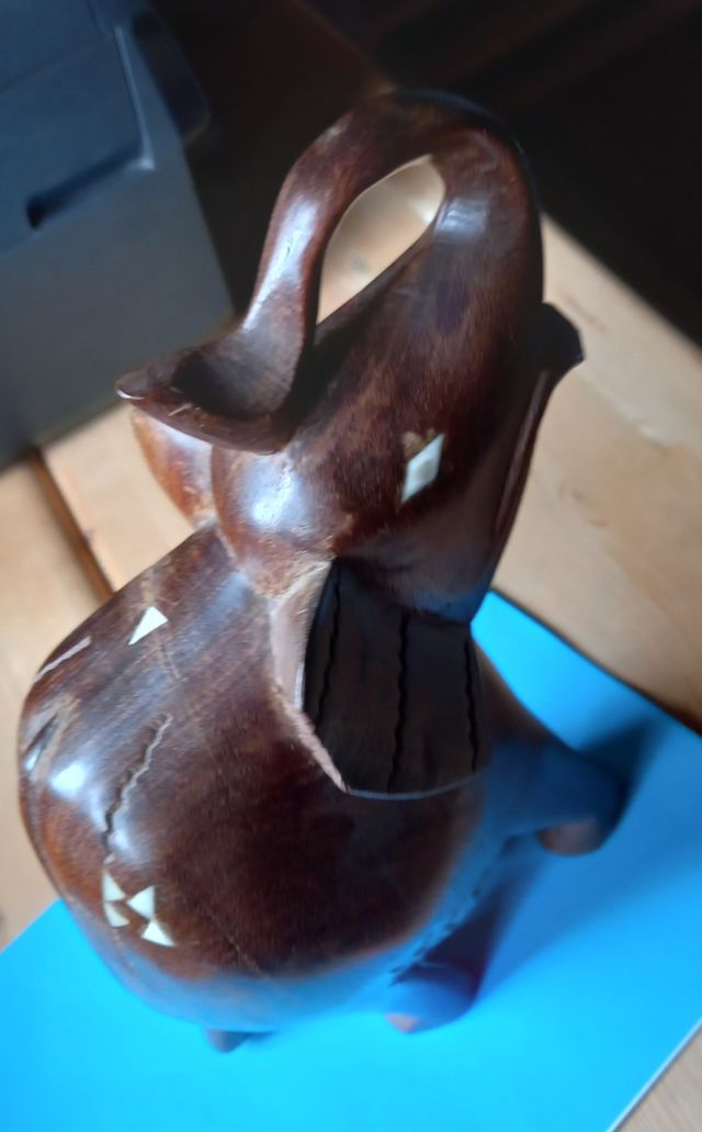 statua elefante in legno