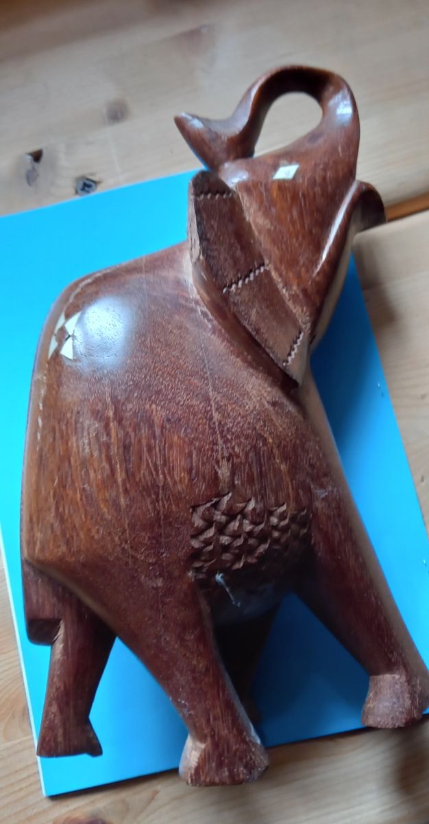 statua elefante in legno