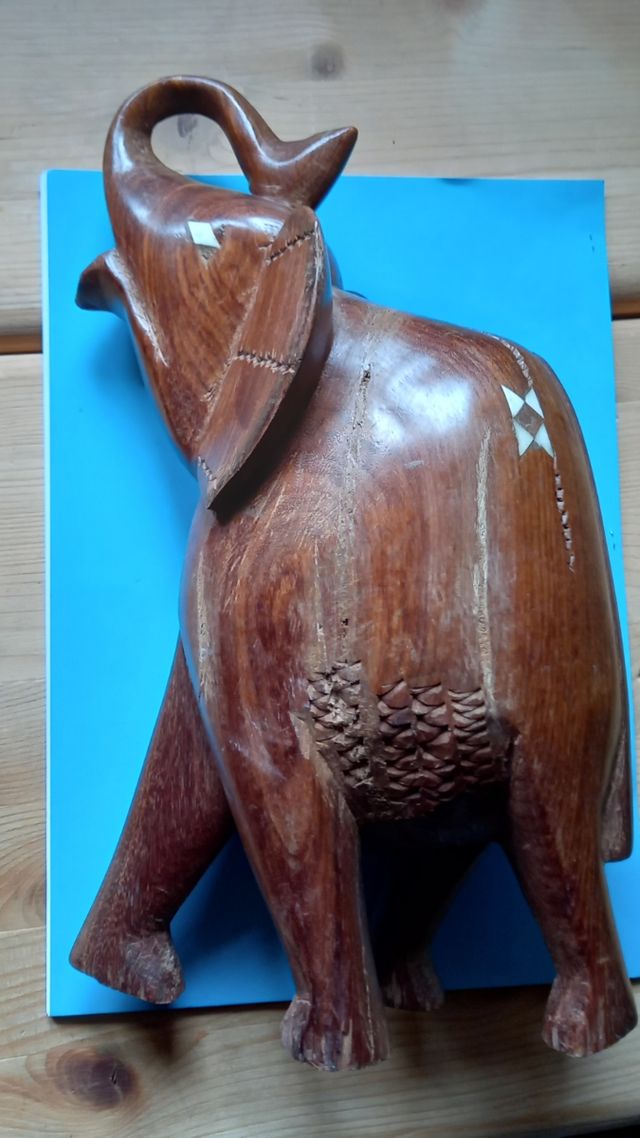 statua elefante in legno