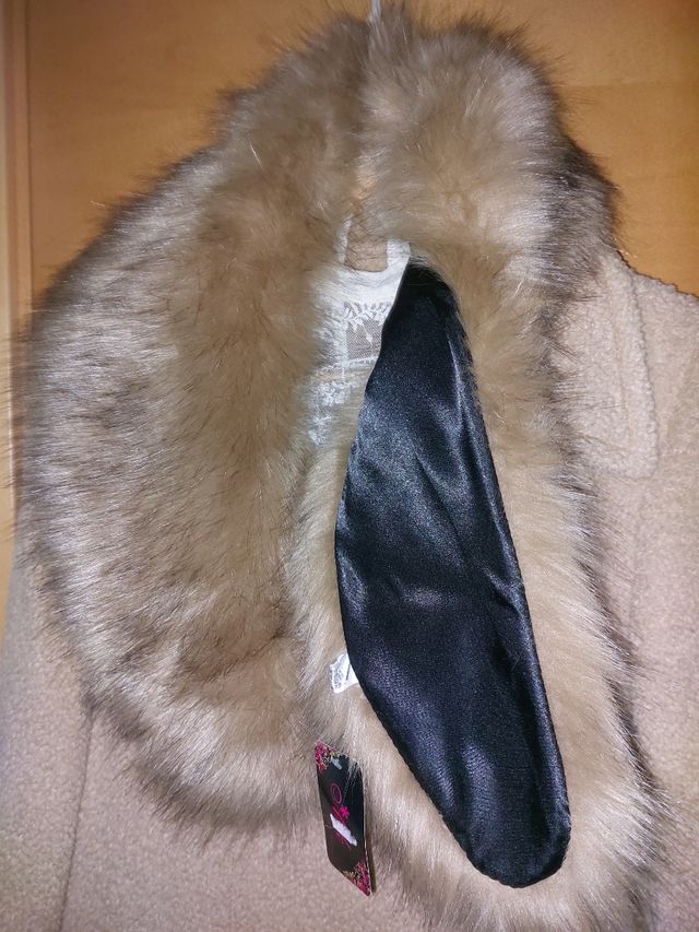 Cuello sintético.Largo 101 cm.