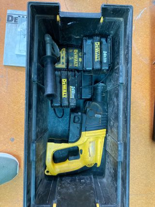 Taladro percutor sds a batería Dewalt