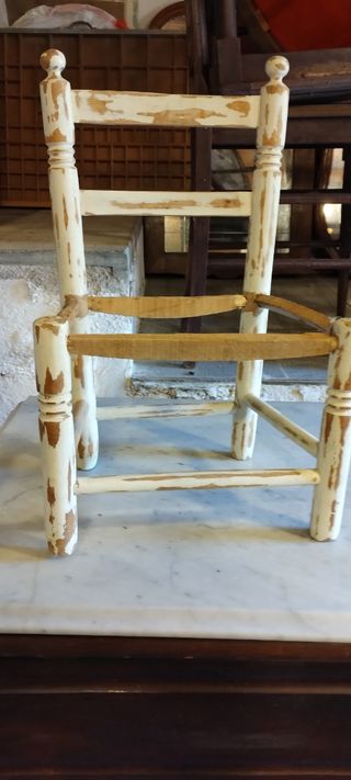 ESTRUCTURA DE SILLITA DE MADERA ANTIGUA.