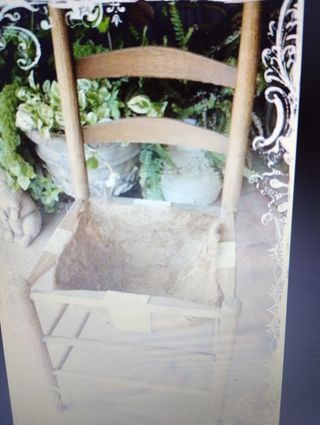 ESTRUCTURA DE SILLITA DE MADERA ANTIGUA.