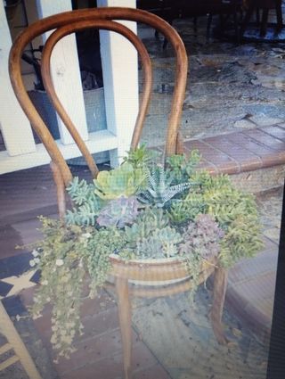 ESTRUCTURA DE SILLITA DE MADERA ANTIGUA.