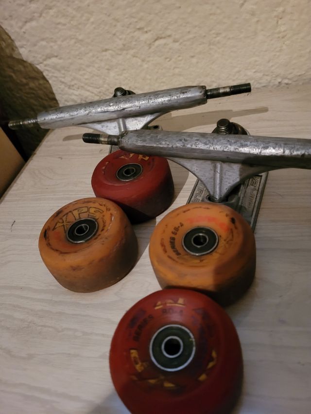Ejes skate variflex con ruedas I rodamientos.