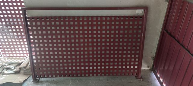 Barandilla color burdeos