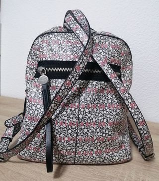 Mochila Parfois con florecillas 