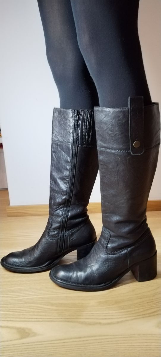 Stivali neri in morbida pelle.