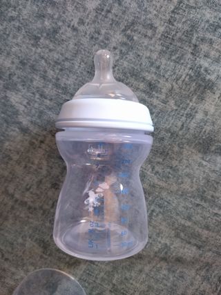 bebé chupete biberón peluche zapatillas