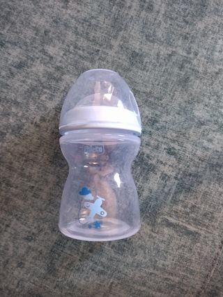 bebé chupete biberón peluche zapatillas