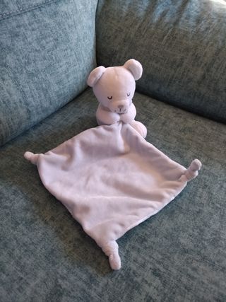 bebé chupete biberón peluche zapatillas