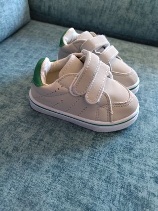 bebé chupete biberón peluche zapatillas