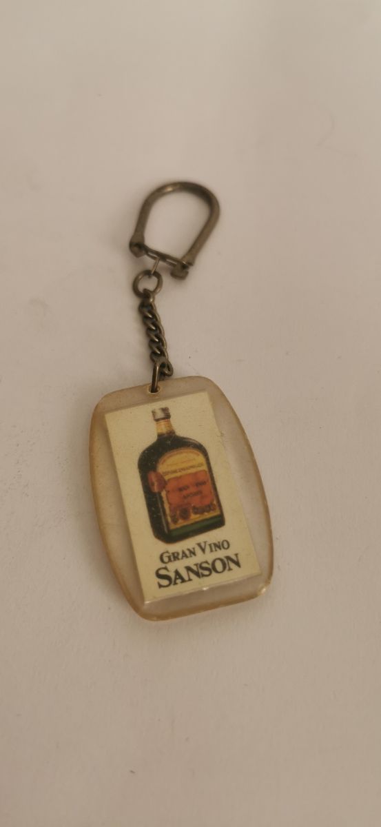 Llavero Gran vino sanson.