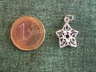 Pequeño colgante de plata con forma de estrella